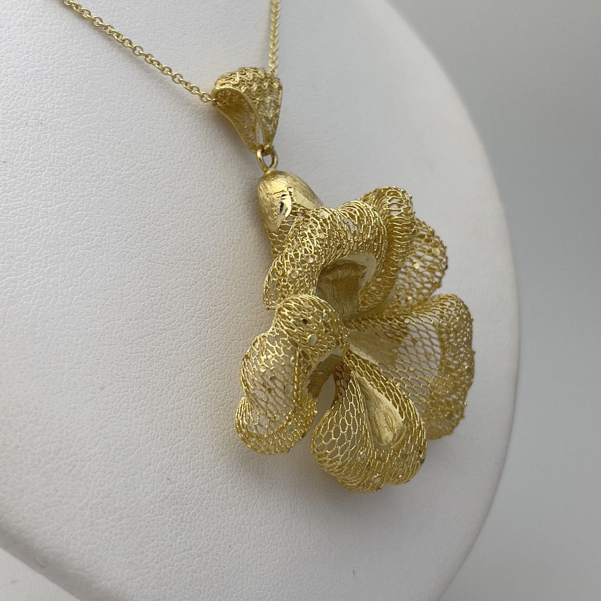 Yellow Gold Small Flower Pendant — Flamingo Jewelry